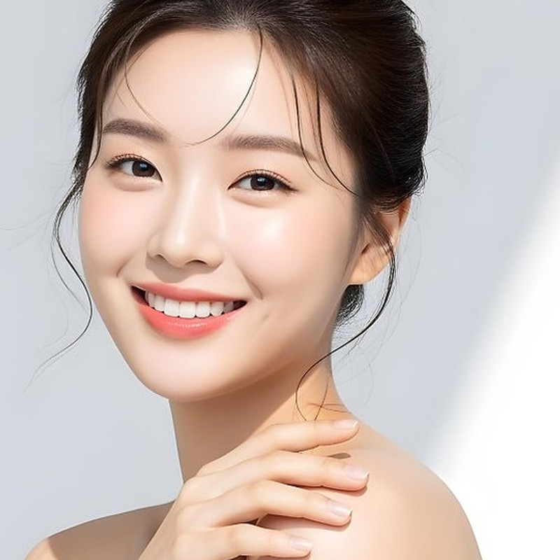 어깨 짚은 인물